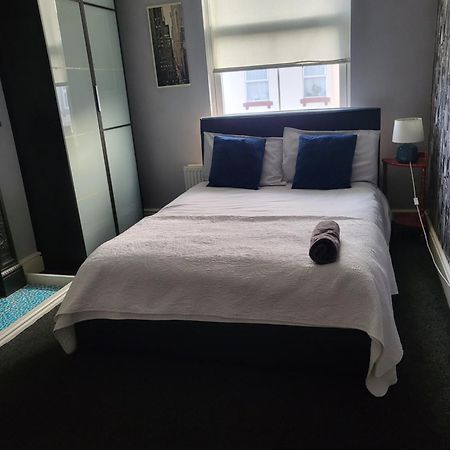 Haya Guest House Oldbury  Dış mekan fotoğraf