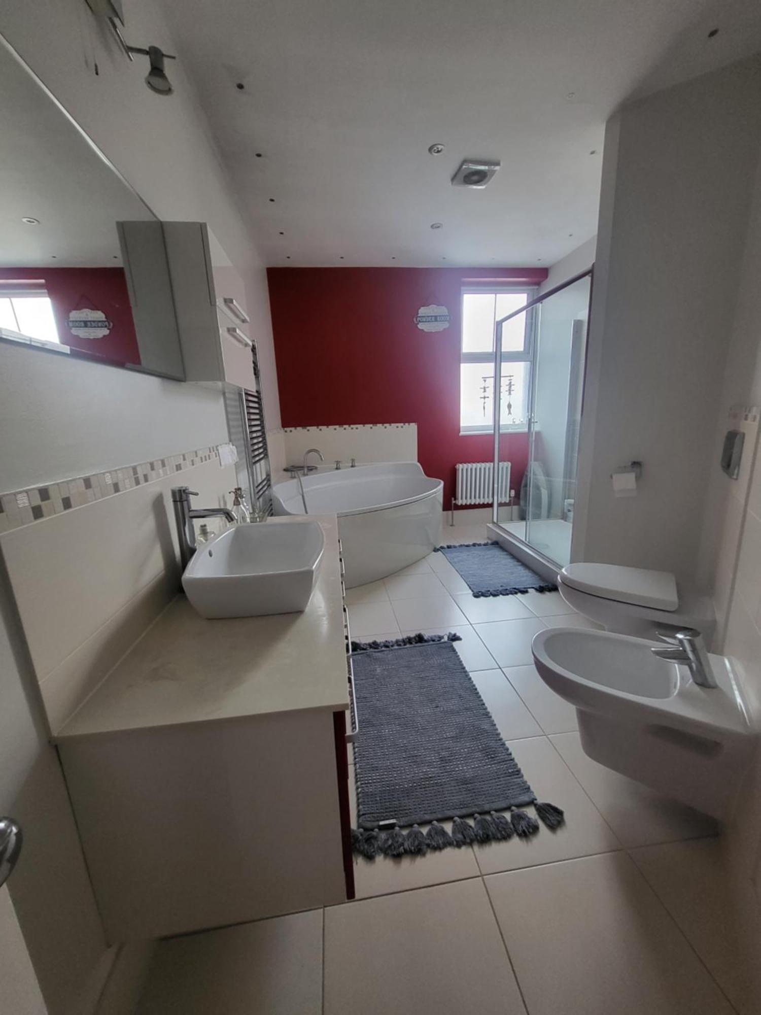 Haya Guest House Oldbury  Dış mekan fotoğraf